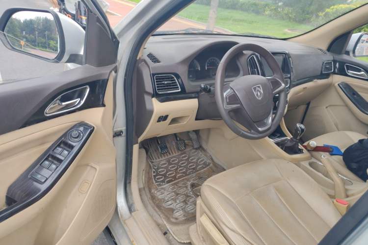 Used Baojun 730 2014 1.5L manual Comfort version 7 seats Driver Seat