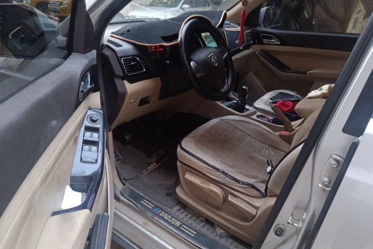 Used Baojun 730 2014 1.5L manual Comfort version 7 seats Driver Seat