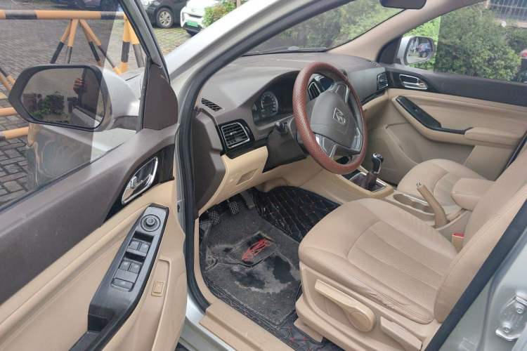 Used Baojun 730 2014 1.5L manual Comfort ESP version 7 seats Driver Seat