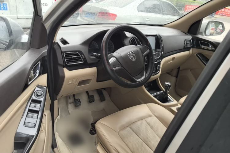 Used Baojun 730 2014 1.5L manual Comfort ESP version 7 seats Driver Seat