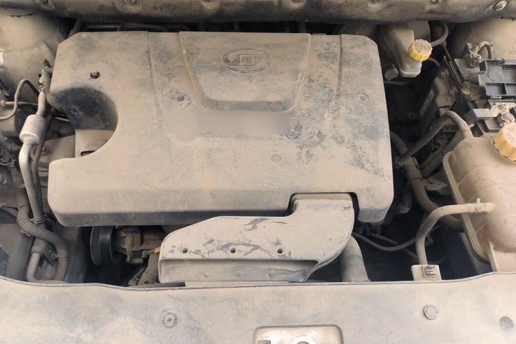Used Baojun 730 2014 1.5L manual Comfort version 7 seats Engine Bay