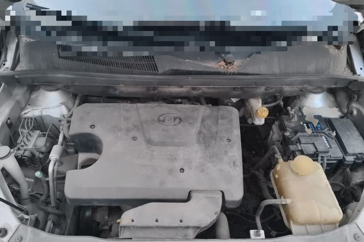 Used Baojun 730 2014 1.5L manual Comfort version 7 seats Engine Bay