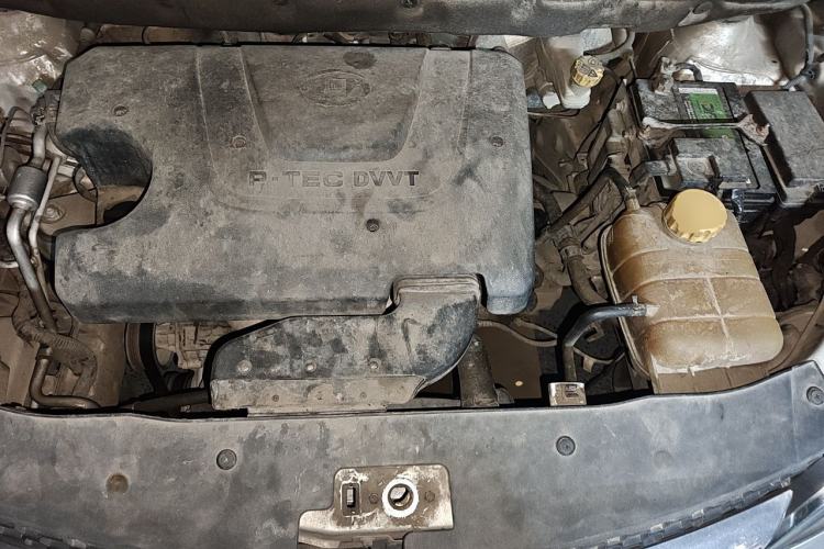 Used Baojun 730 2014 1.5L manual standard version 5 seats Engine Bay