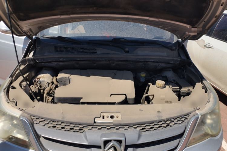 Used Baojun 730 2014 1.5L manual luxury trim 7 seats Engine Bay