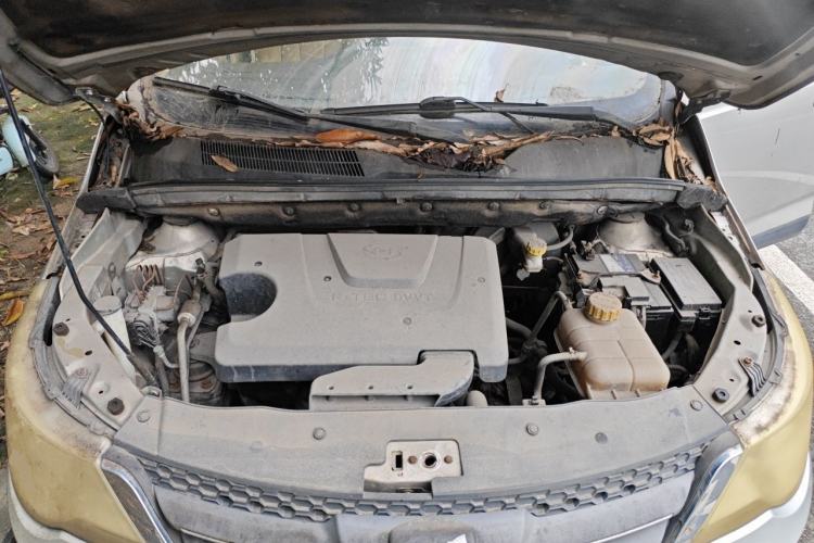 Used Baojun 730 2014 1.5L manual Comfort version 7 seats Engine Bay