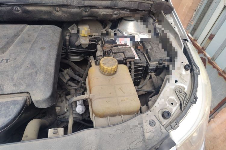 Used Baojun 730 2014 1.5L manual Comfort ESP version 7 seats Engine Bay Left