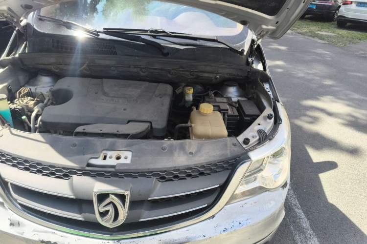Used Baojun 730 2014 1.5L manual luxury trim 7 seats Engine Bay Left