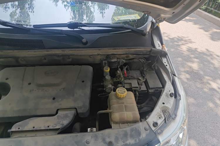 Used Baojun 730 2014 1.5L manual standard trim 7 seats Engine Bay Left