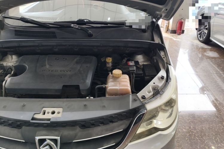 Used Baojun 730 2014 1.5L manual Comfort ESP version 7 seats Engine Bay Left