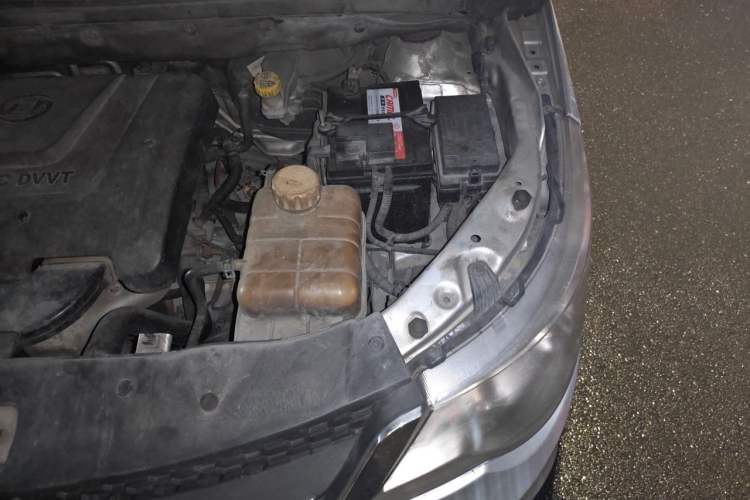 Used Baojun 730 2014 1.5L manual standard version 5 seats Engine Bay Left