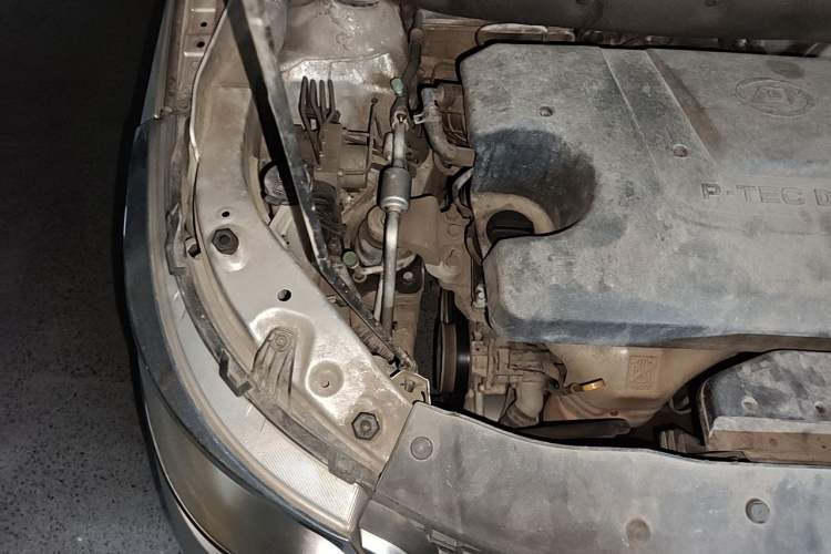Used Baojun 730 2014 1.5L manual standard version 5 seats Engine Bay Right