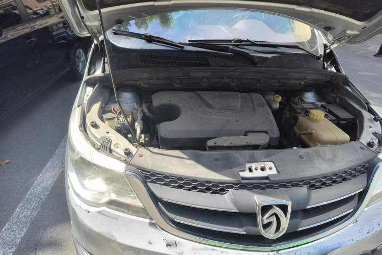 Used Baojun 730 2014 1.5L manual luxury trim 7 seats Engine Bay Right