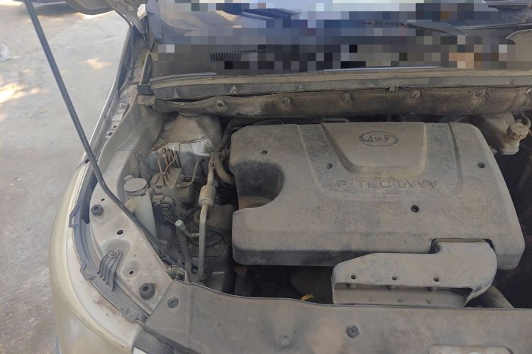 Used Baojun 730 2014 1.5L manual Comfort version 7 seats Engine Bay Right