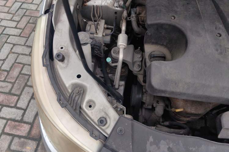 Used Baojun 730 2014 1.5L manual Comfort ESP version 7 seats Engine Bay Right