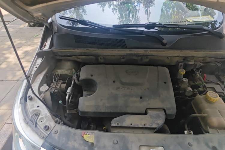 Used Baojun 730 2014 1.5L manual standard trim 7 seats Engine Bay Right