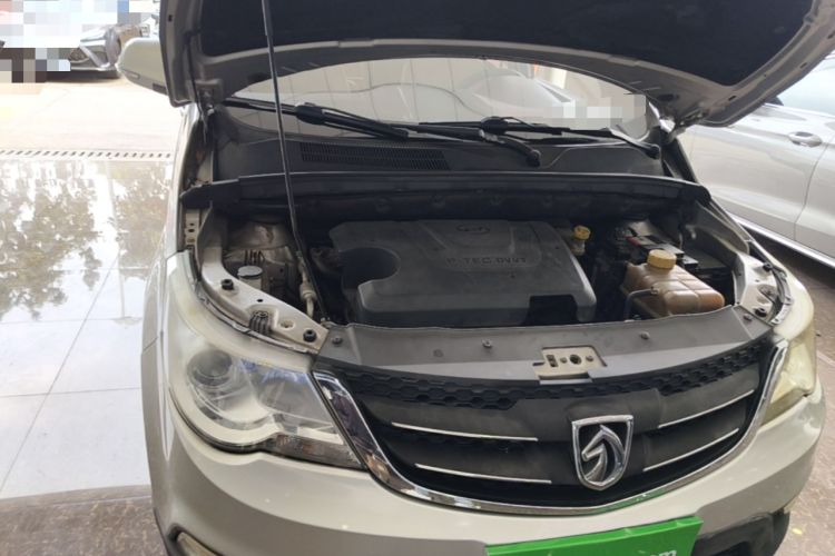 Used Baojun 730 2014 1.5L manual Comfort ESP version 7 seats Engine Bay Right