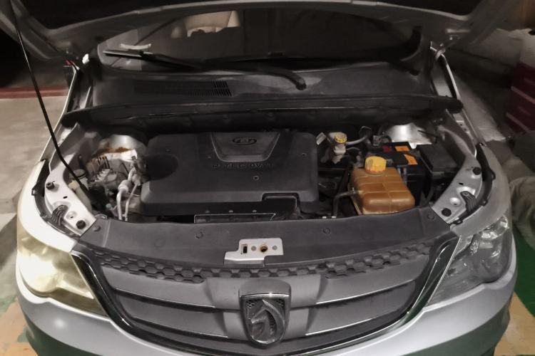 Used Baojun 730 2014 1.5L manual Comfort version 7 seats Engine Bay