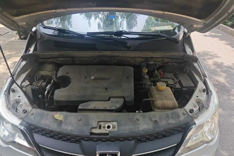 Used Baojun 730 2014 1.5L manual standard trim 7 seats Engine Bay