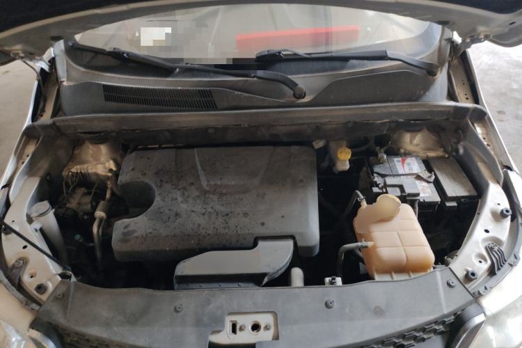 Used Baojun 730 2014 1.5L manual standard trim 7 seats Engine Bay