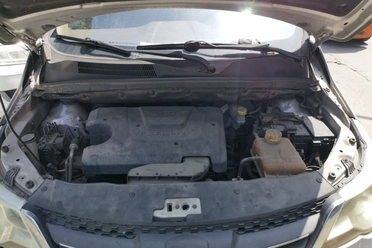 Used Baojun 730 2014 1.5L manual standard trim 7 seats Engine Bay