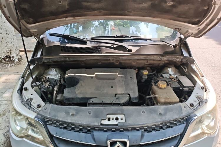Used Baojun 730 2014 1.5L manual Comfort version 7 seats Engine Bay