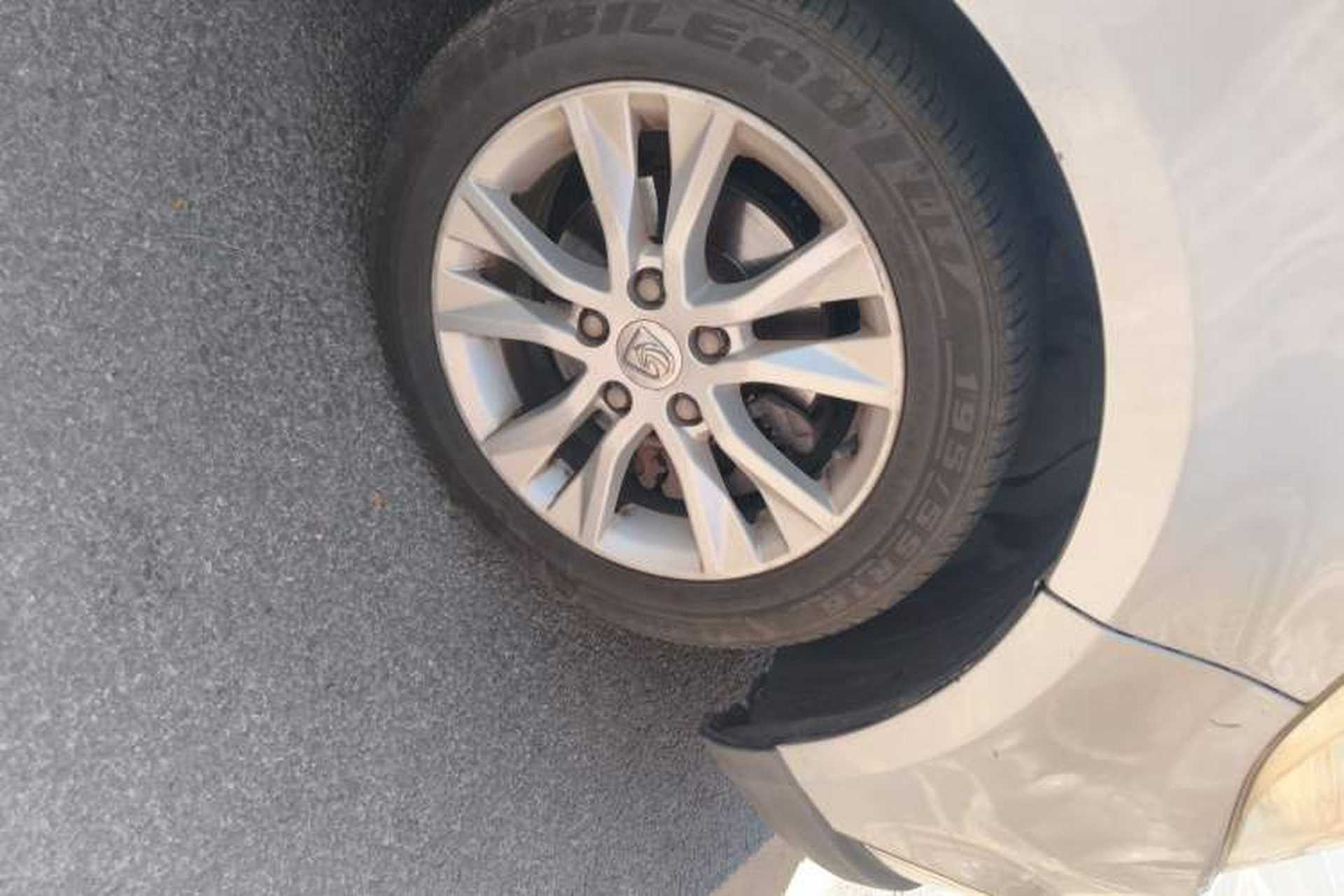 Used Baojun 730 2014 1.5L manual Comfort version 7 seats Exterior 1