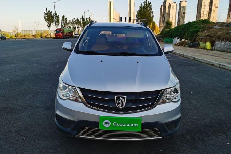 Used Baojun 730 2014 1.5L manual standard trim 7 seats Exterior 1