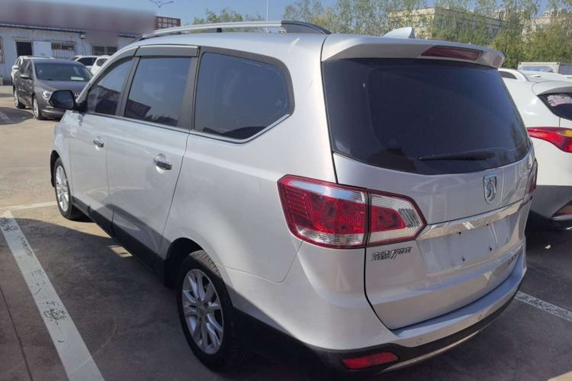 Used Baojun 730 2014 1.5L manual Comfort version 7 seats Exterior 2