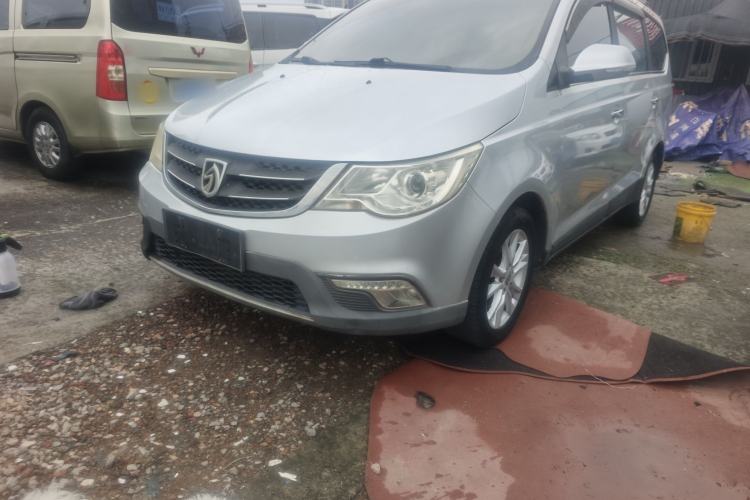 Used Baojun 730 2014 1.5L manual luxury trim 7 seats Exterior 3