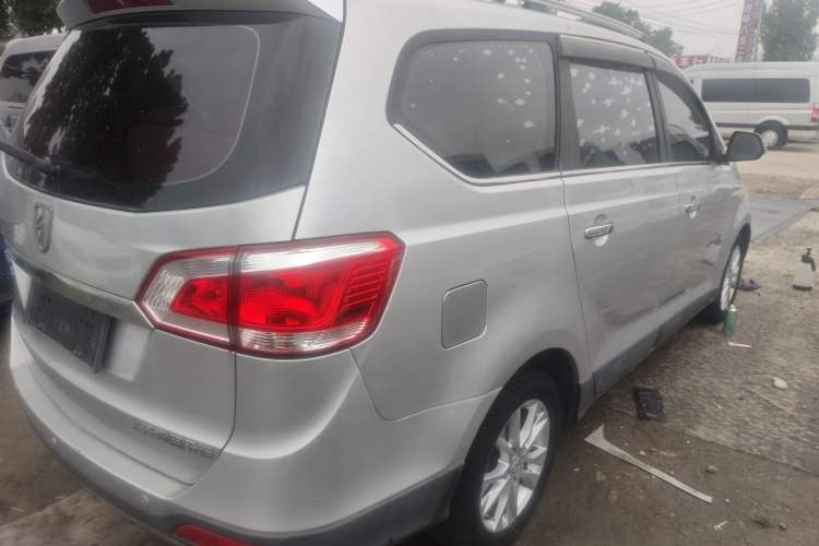 Used Baojun 730 2014 1.5L manual luxury trim 7 seats Exterior 5