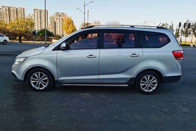 Used Baojun 730 2014 1.5L manual standard trim 7 seats Exterior 5