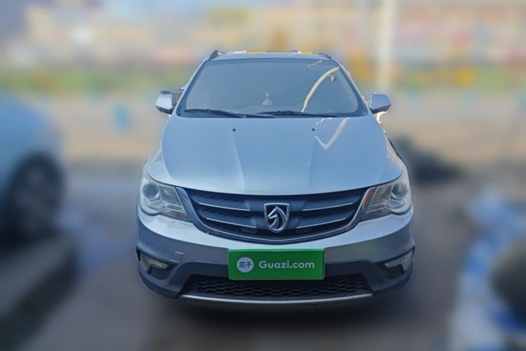 Used Baojun 730 2014 1.5L manual standard trim 7 seats Front