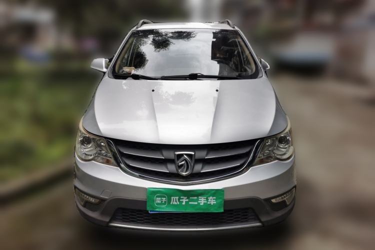 Used Baojun 730 2014 1.5L manual Comfort version 7 seats Front