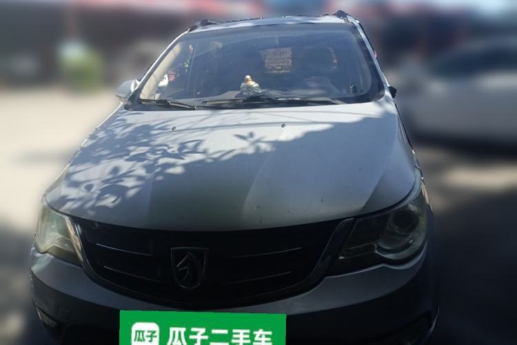 Used Baojun 730 2014 1.5L manual luxury trim 7 seats Front