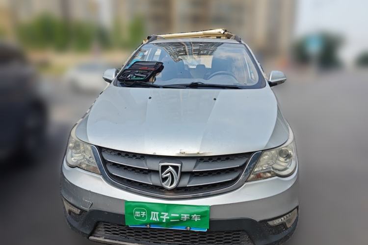 Used Baojun 730 2014 1.5L manual luxury trim 7 seats Front