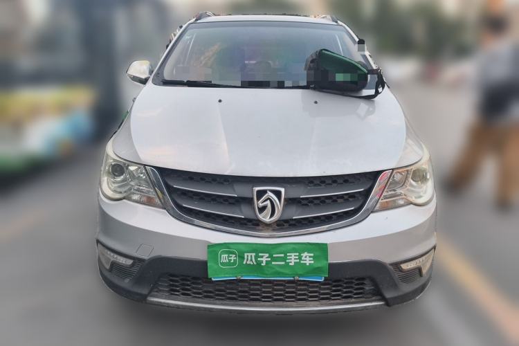 Used Baojun 730 2014 1.5L manual Comfort version 7 seats Front