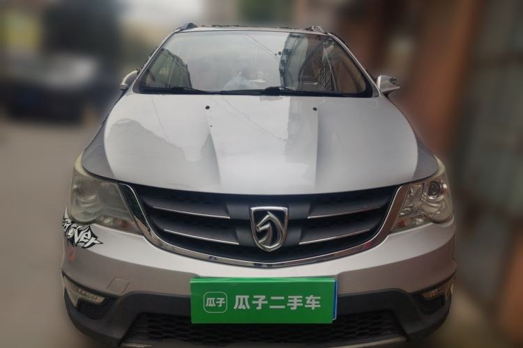 Used Baojun 730 2014 1.5L manual Comfort ESP version 7 seats Front