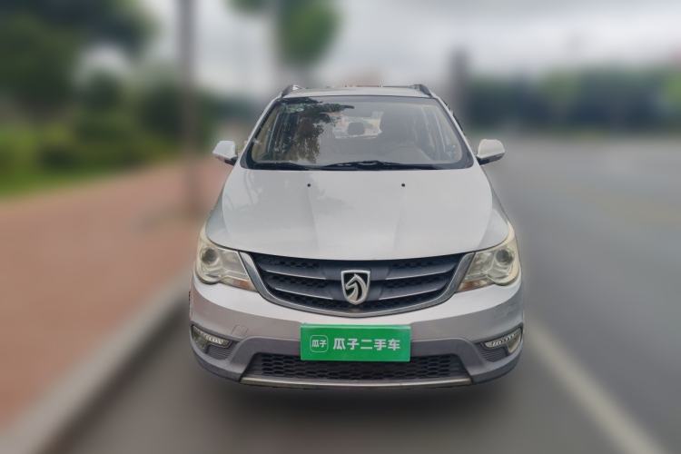 Used Baojun 730 2014 1.5L manual Comfort version 7 seats Front