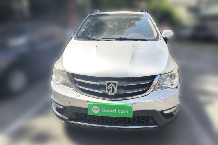 Used Baojun 730 2014 1.5L manual luxury trim 7 seats Front