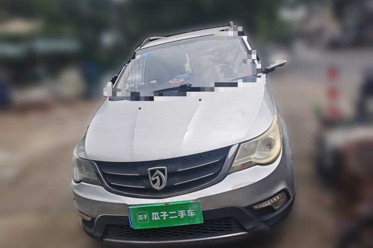 Used Baojun 730 2014 1.5L manual Comfort version 7 seats Front