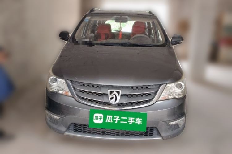 Used Baojun 730 2014 1.5L manual luxury trim 7 seats Front