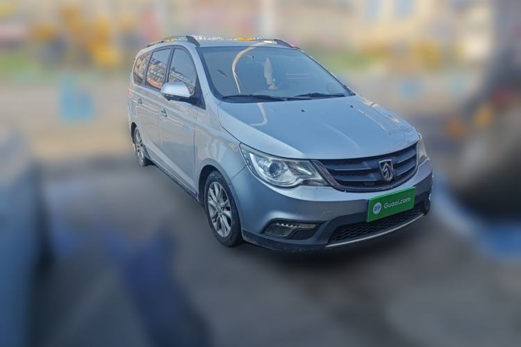Used Baojun 730 2014 1.5L manual standard trim 7 seats Front Right 45 Deg
