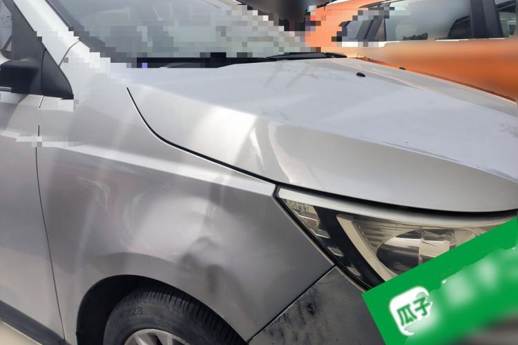 Used Baojun 730 2014 1.5L manual Comfort version 7 seats Front Right 45 Deg