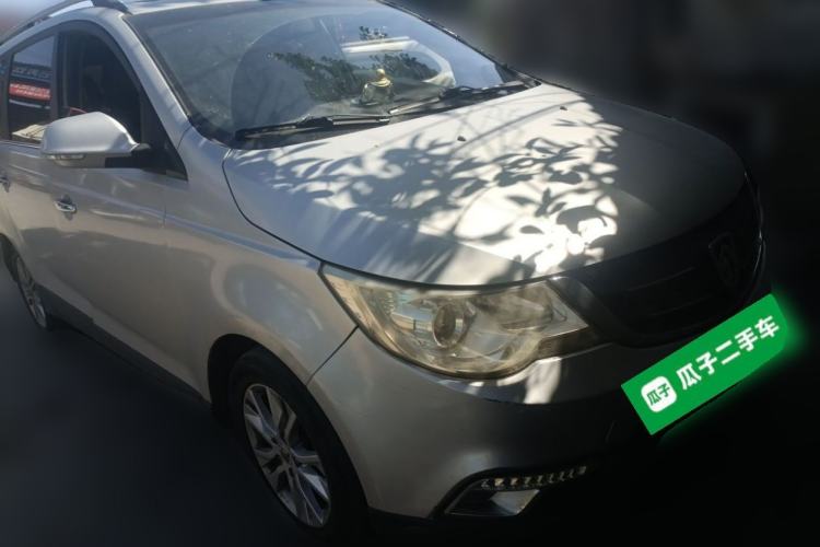 Used Baojun 730 2014 1.5L manual luxury trim 7 seats Front Right 45 Deg