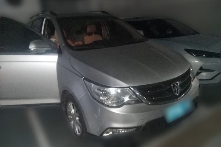 Used Baojun 730 2014 1.5L Manual Luxury Navigation ESP Version 7 Seats Front Right 45 Deg