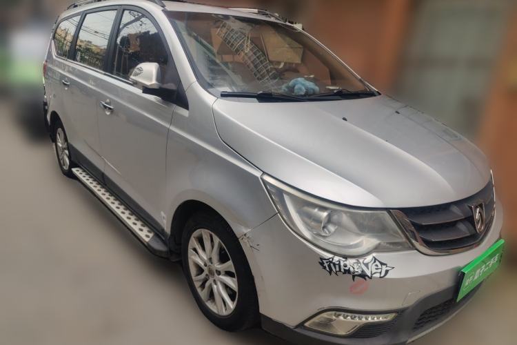Used Baojun 730 2014 1.5L manual Comfort ESP version 7 seats Front Right 45 Deg