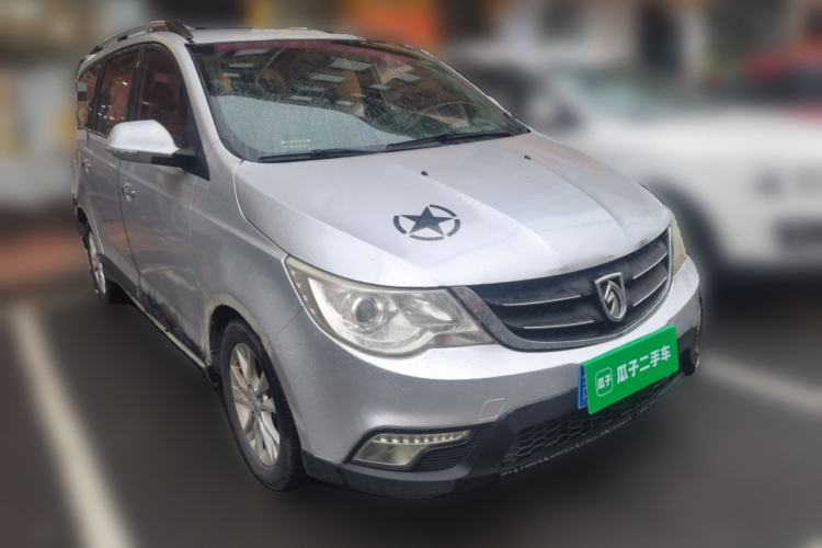 Used Baojun 730 2014 1.5L manual Comfort ESP version 7 seats Front Right 45 Deg