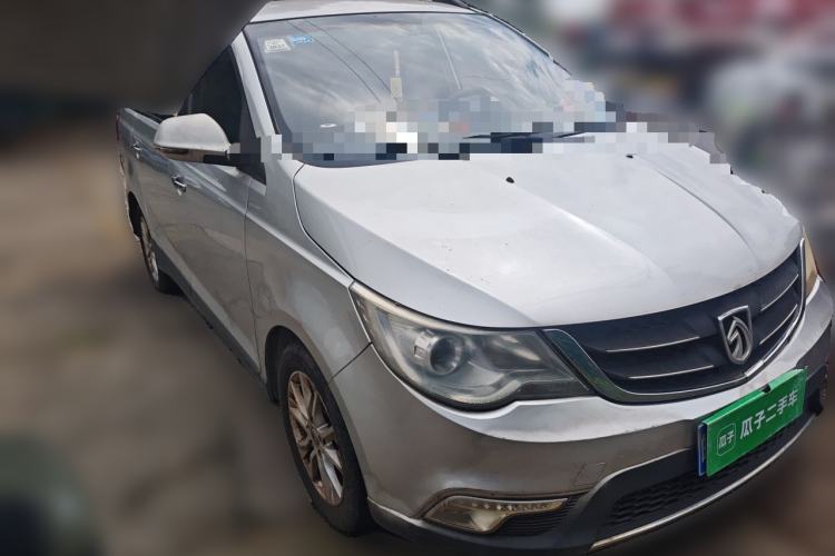 Used Baojun 730 2014 1.5L manual Comfort version 7 seats Front Right 45 Deg