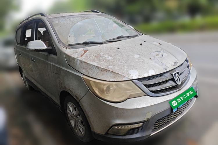 Used Baojun 730 2014 1.5L manual Comfort version 7 seats Front Right 45 Deg