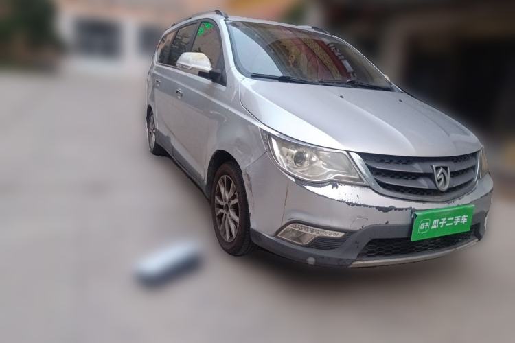 Used Baojun 730 2014 1.5L manual Comfort version 7 seats Front Right 45 Deg